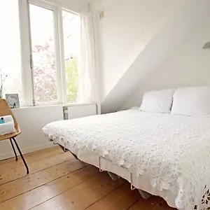  Bed & Breakfast Beautiful 2 Floor Vondelpark Apartment. Nederland